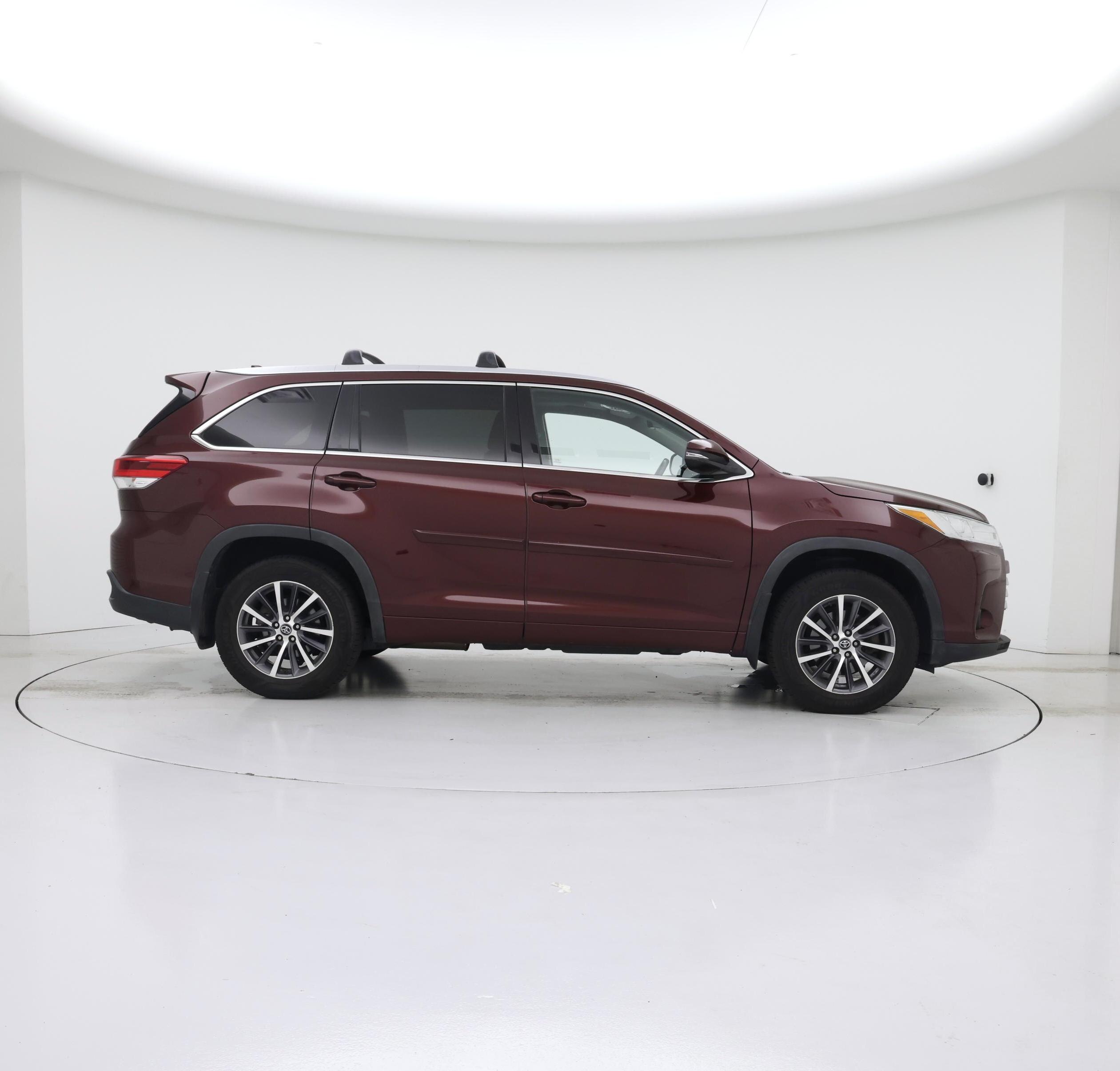 Thumbnail: 2017 Toyota Highlander - 7