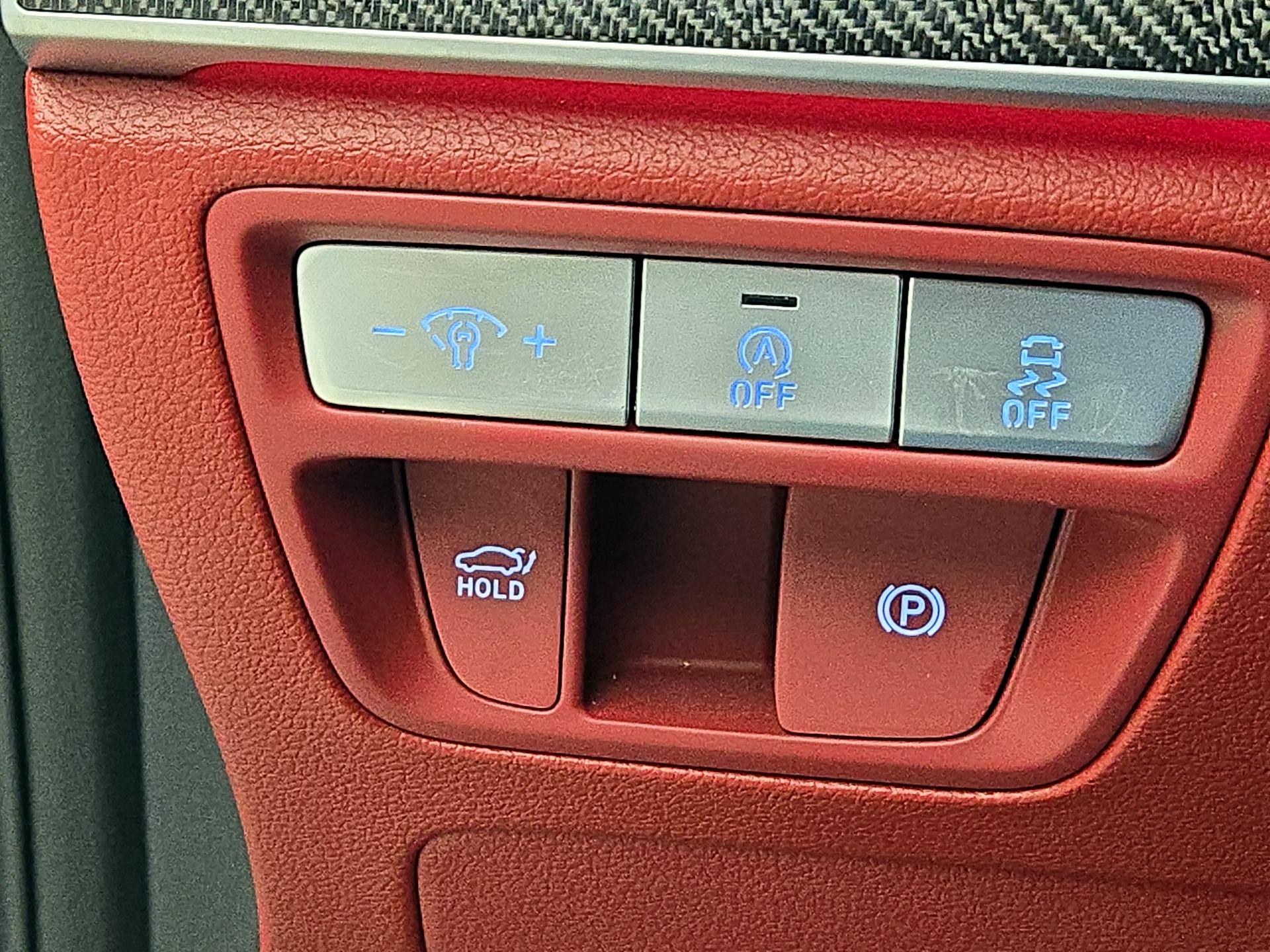 Thumbnail: 2023 Genesis G80 - 13