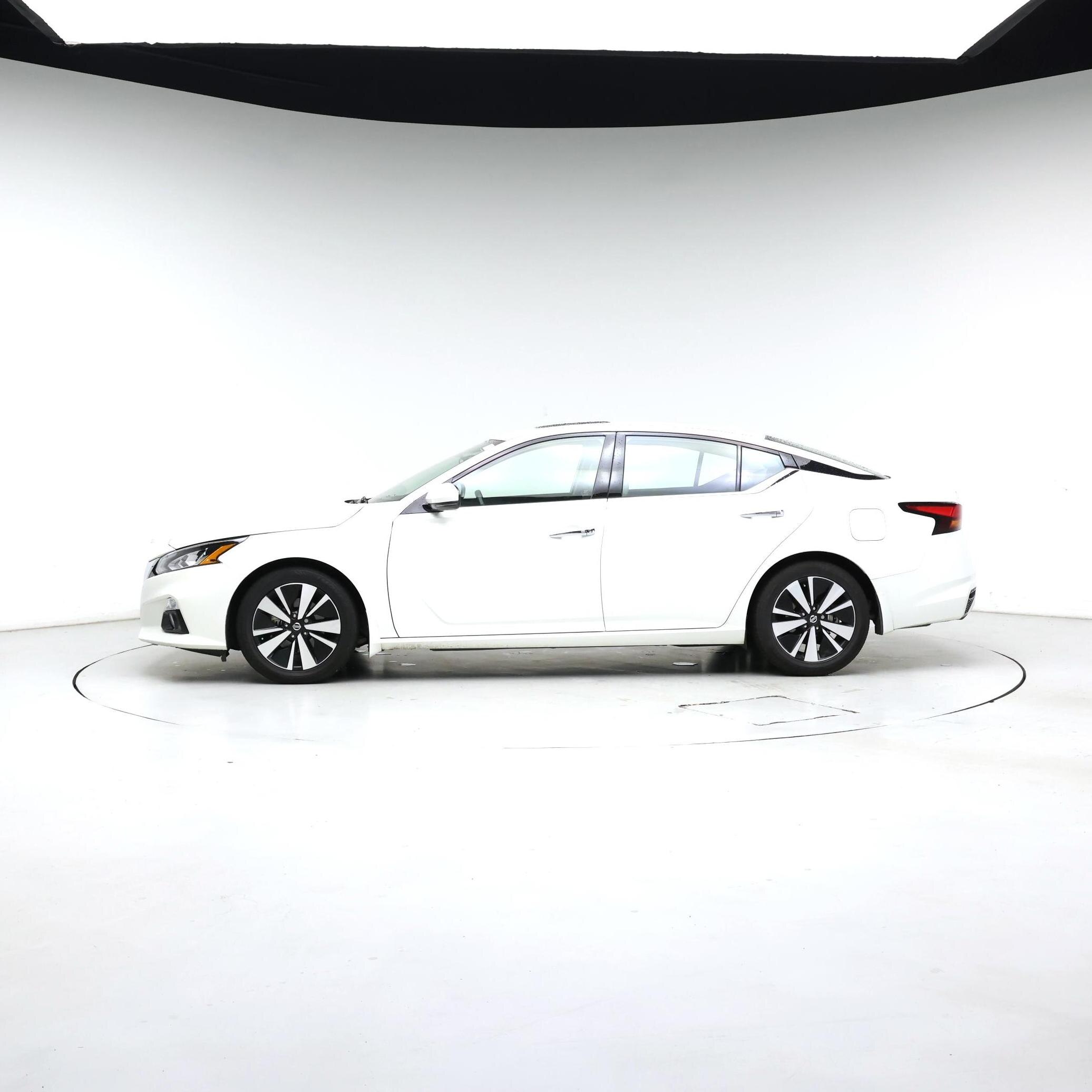 Thumbnail: 2020 Nissan Altima - 3