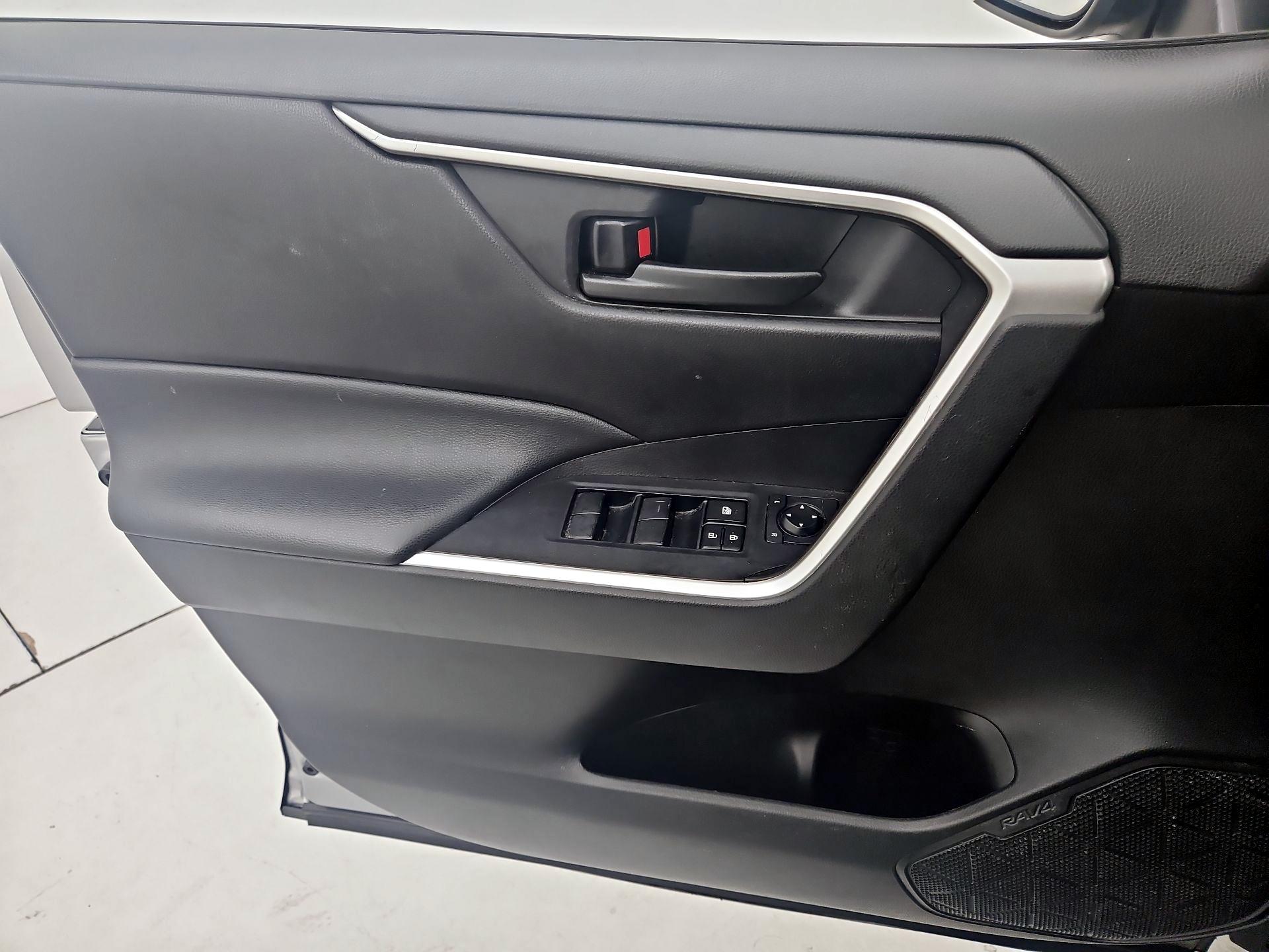 Thumbnail: 2021 Toyota RAV4 - 12