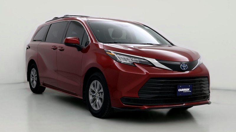 2022 Toyota Sienna LE Hero Image