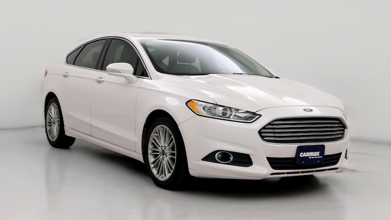 2016 Ford Fusion SE Hero Image