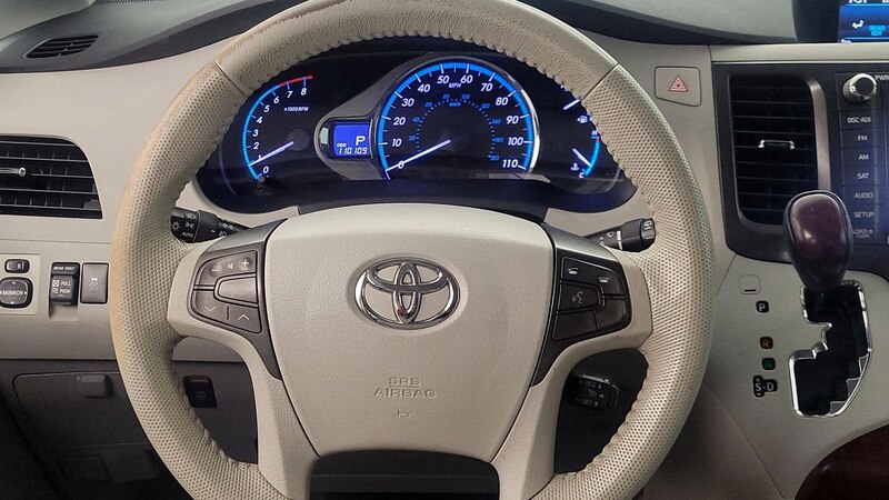 2012 Toyota Sienna XLE 10