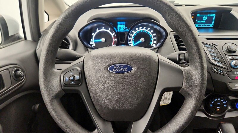 2014 Ford Fiesta S 10