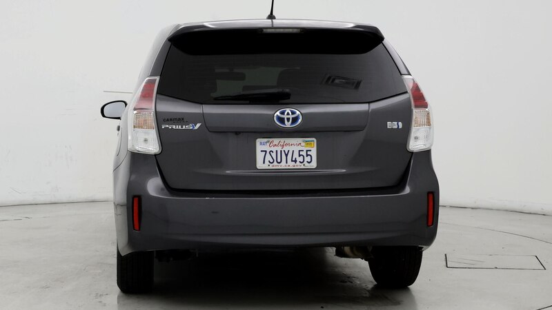 2016 Toyota Prius v Two 6