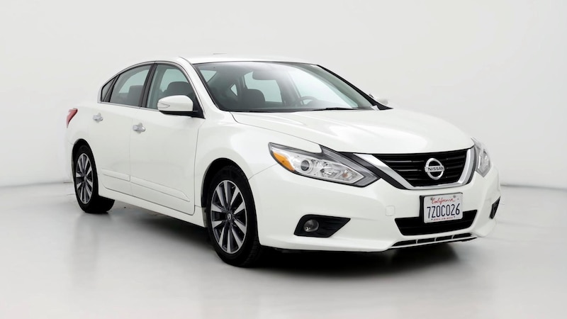 2017 Nissan Altima SL Hero Image