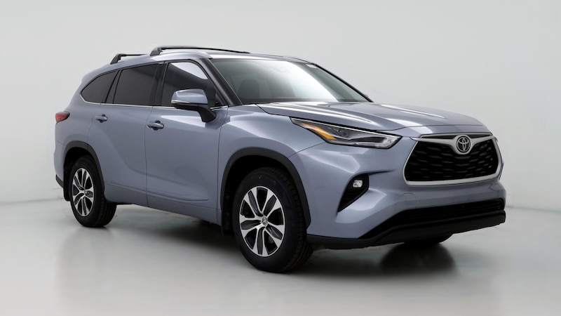 2022 Toyota Highlander XLE Hero Image