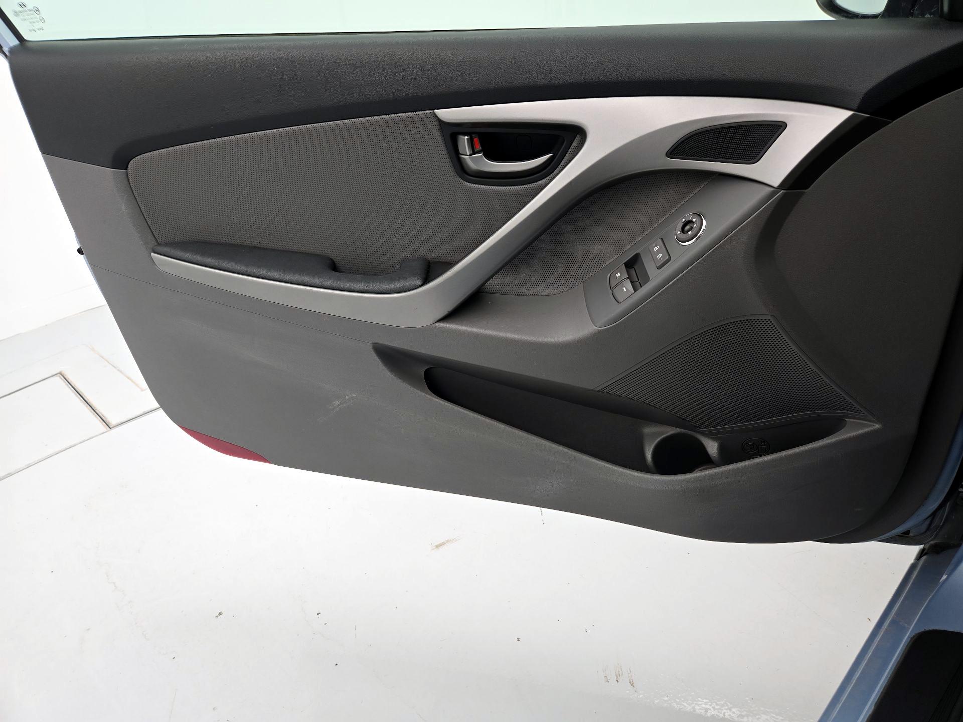 Thumbnail: 2013 Hyundai Elantra - 12