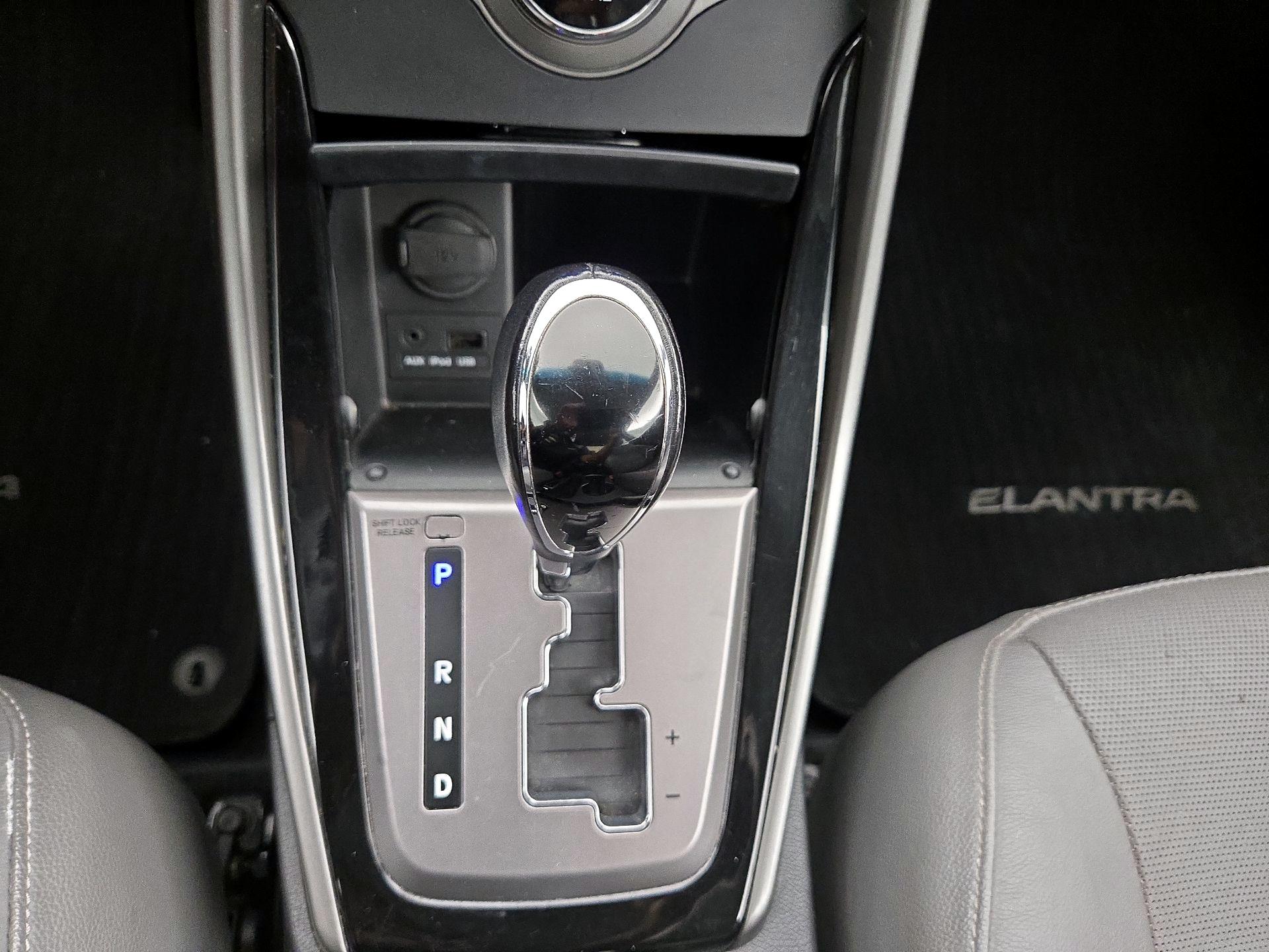 Thumbnail: 2013 Hyundai Elantra - 18
