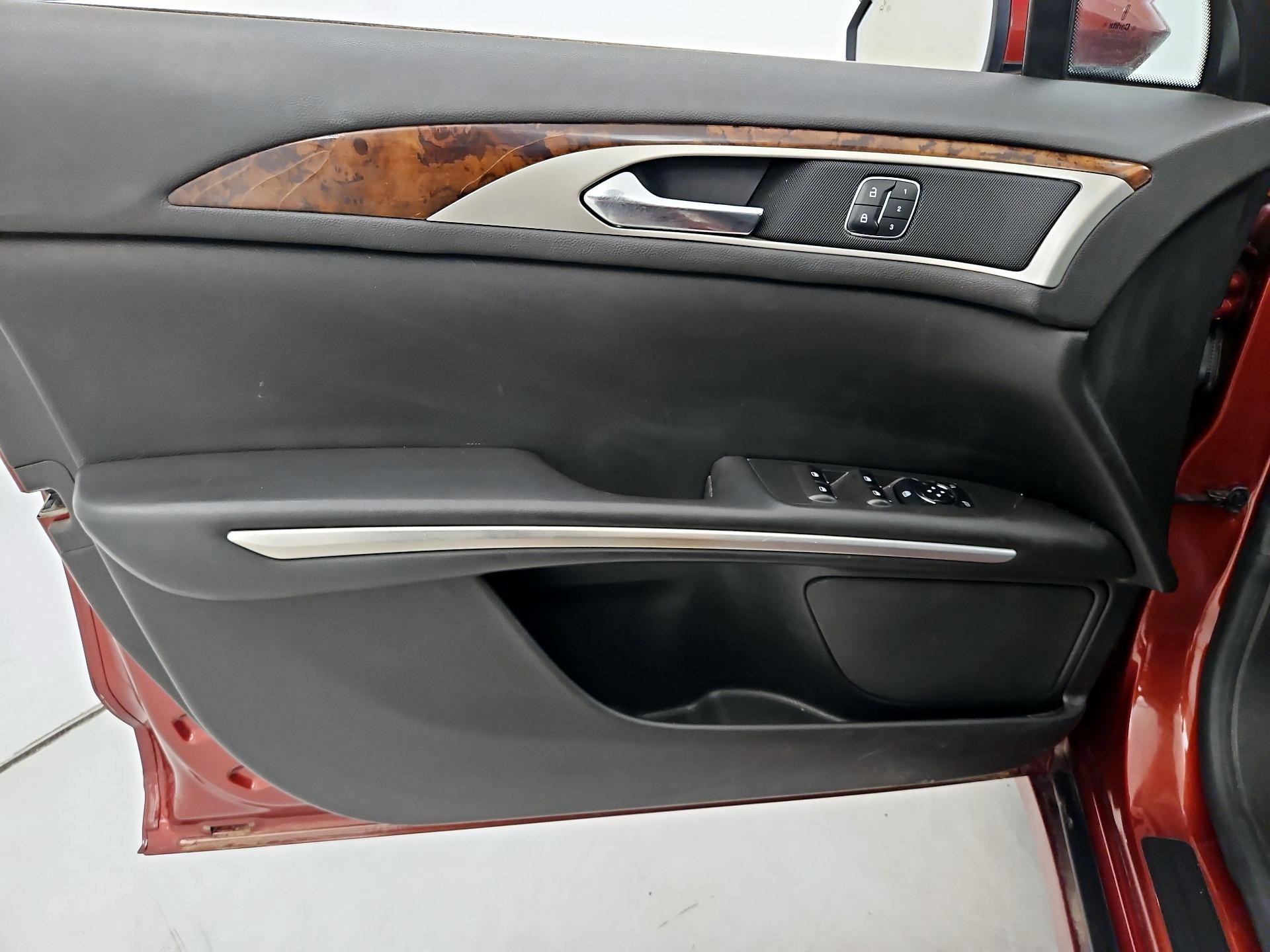 Thumbnail: 2014 Lincoln MKZ - 12