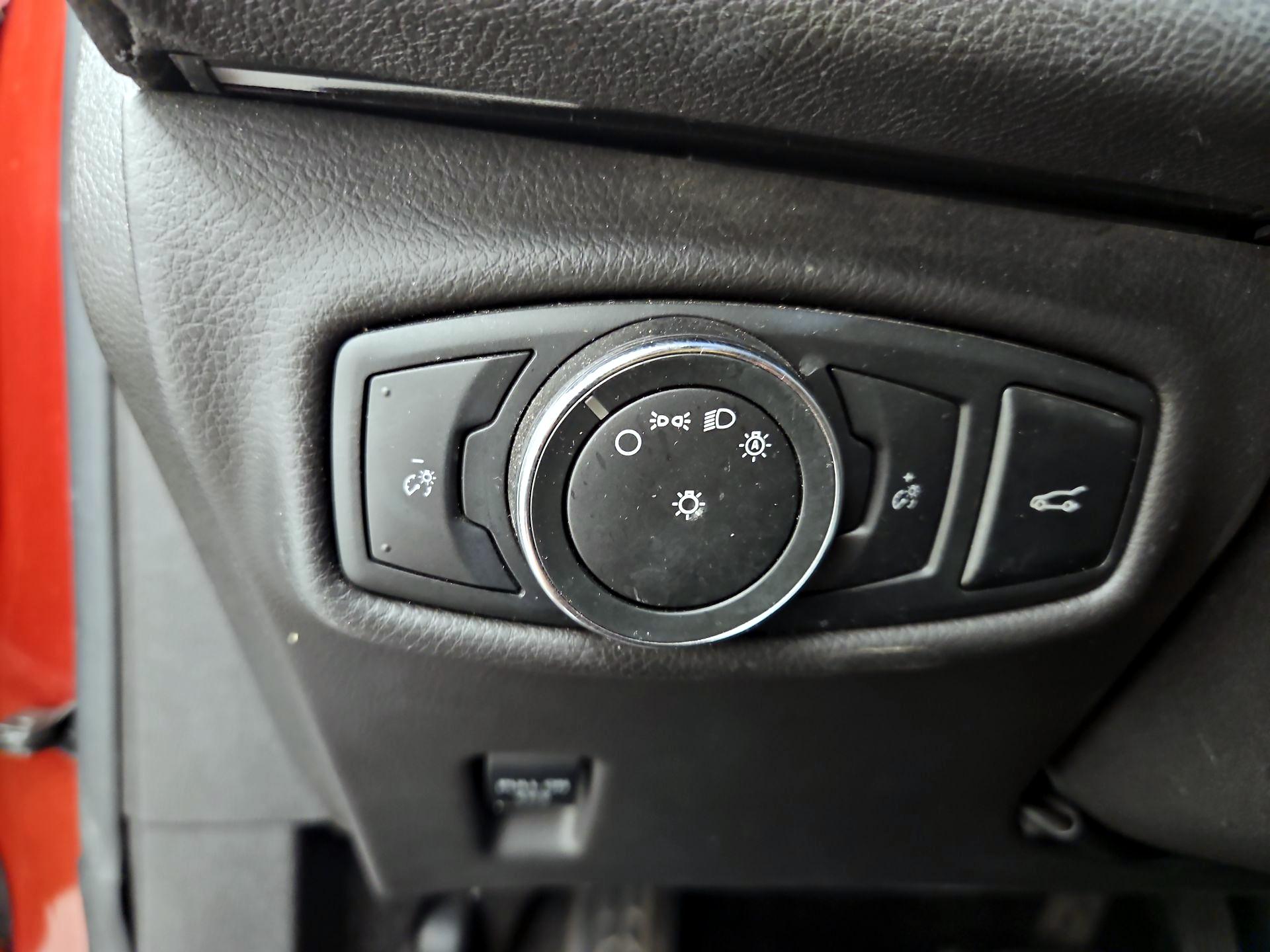 Thumbnail: 2014 Lincoln MKZ - 13