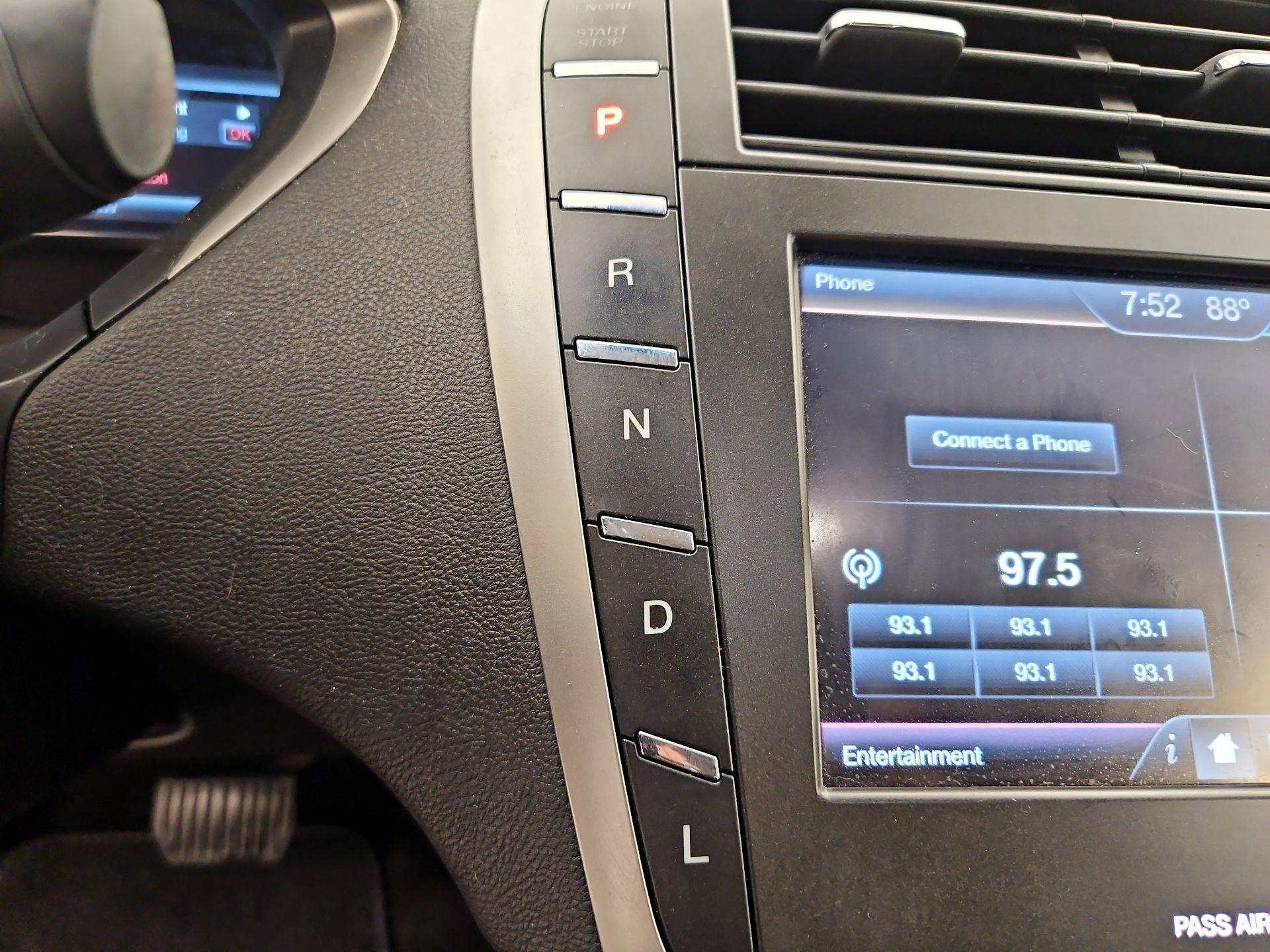 Thumbnail: 2014 Lincoln MKZ - 17