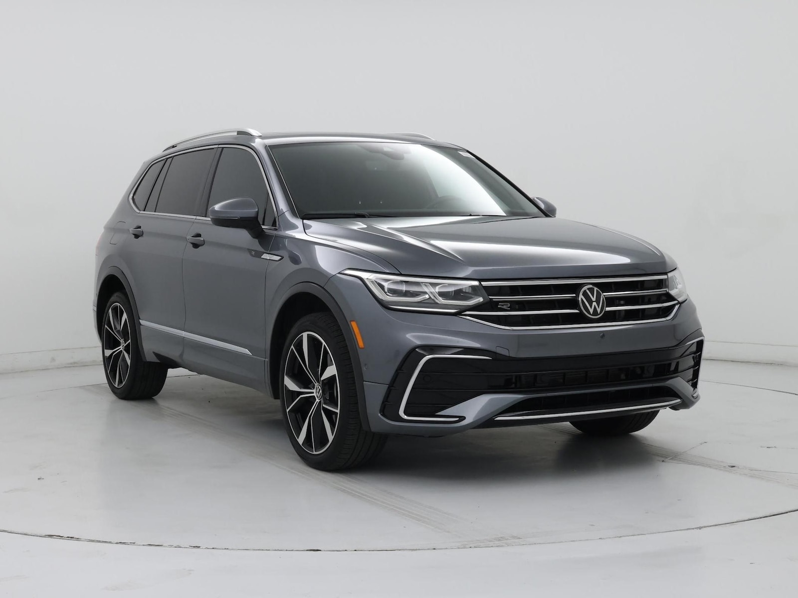 Image 2 of 2022 Volkswagen Tiguan SEL R-Line
