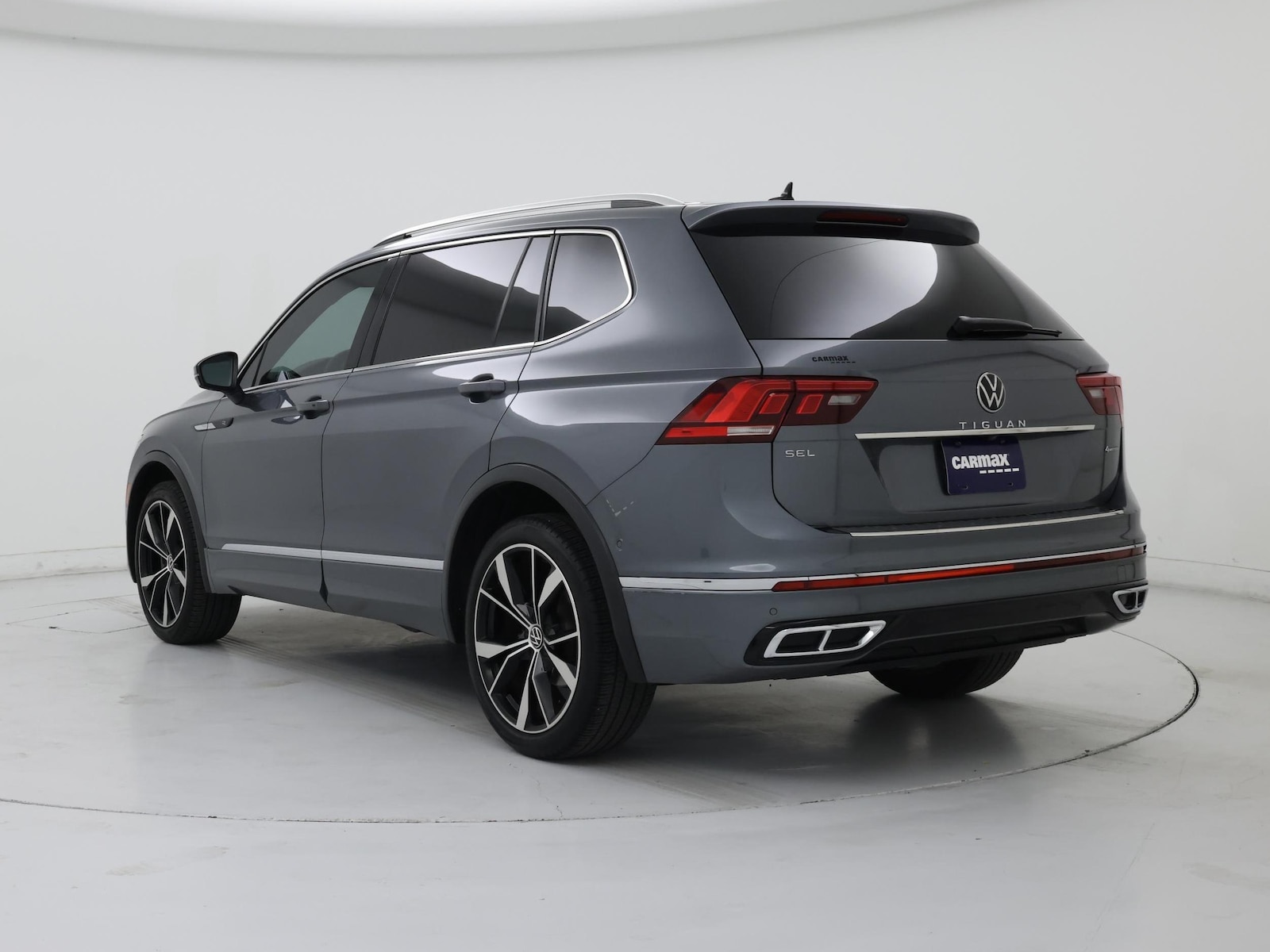 Image 3 of 2022 Volkswagen Tiguan SEL R-Line