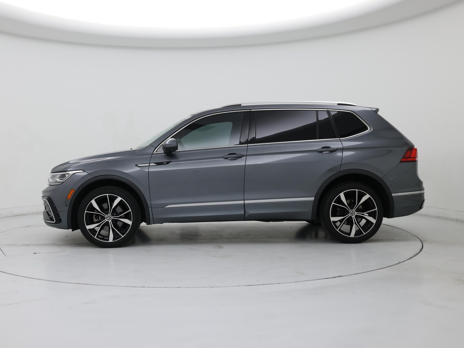 Image of 2022 Volkswagen Tiguan SEL R-Line