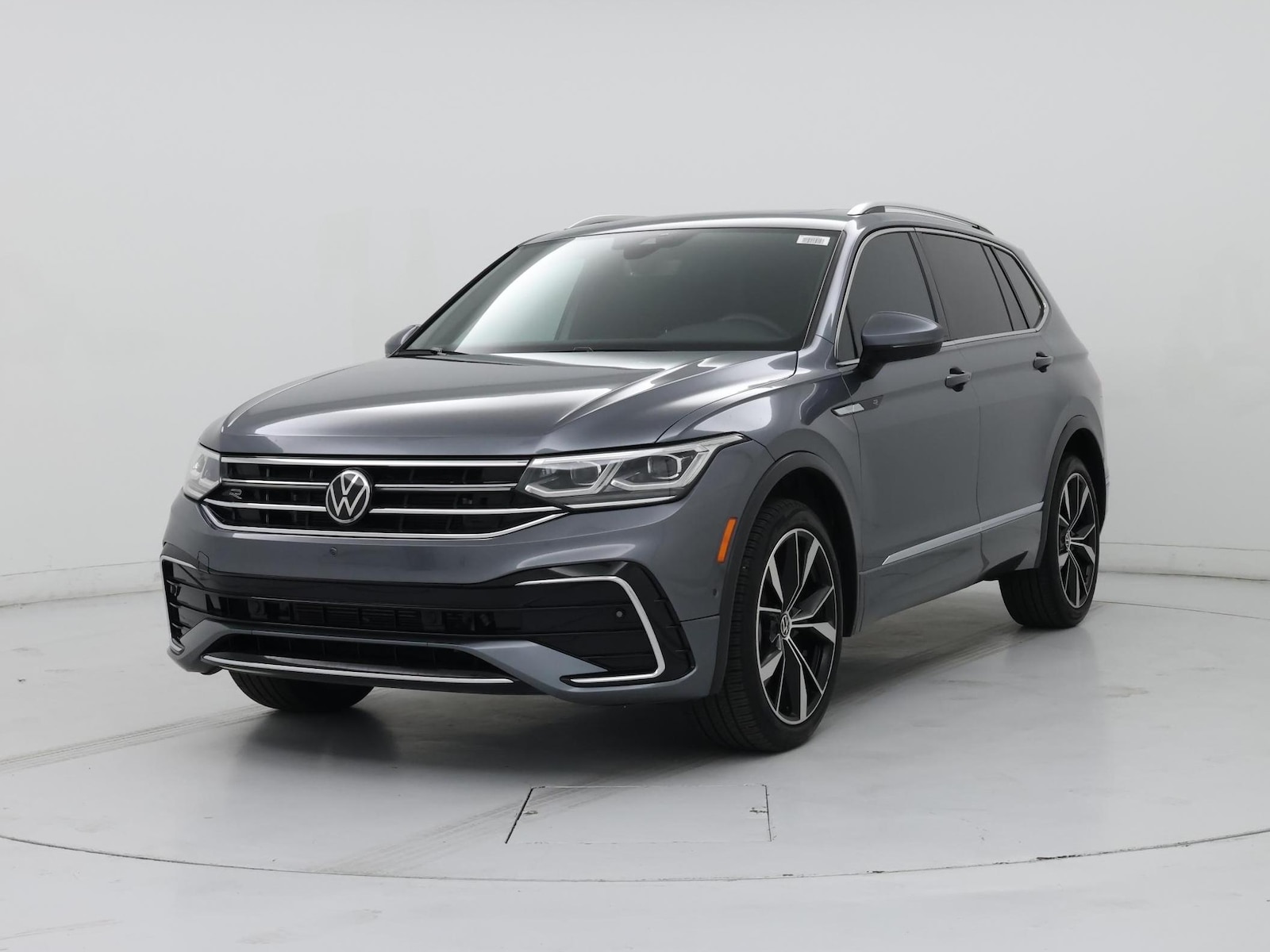 Image 5 of 2022 Volkswagen Tiguan SEL R-Line