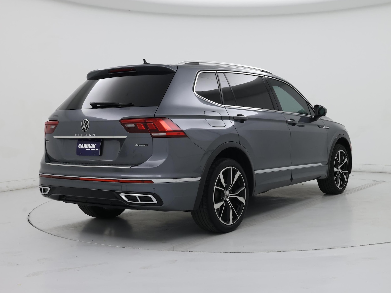 Image 9 of 2022 Volkswagen Tiguan SEL R-Line