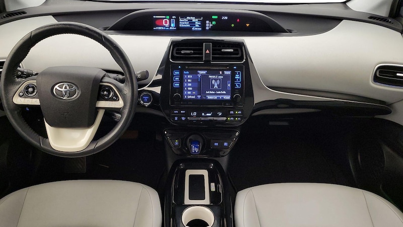 2016 Toyota Prius Three Touring 9