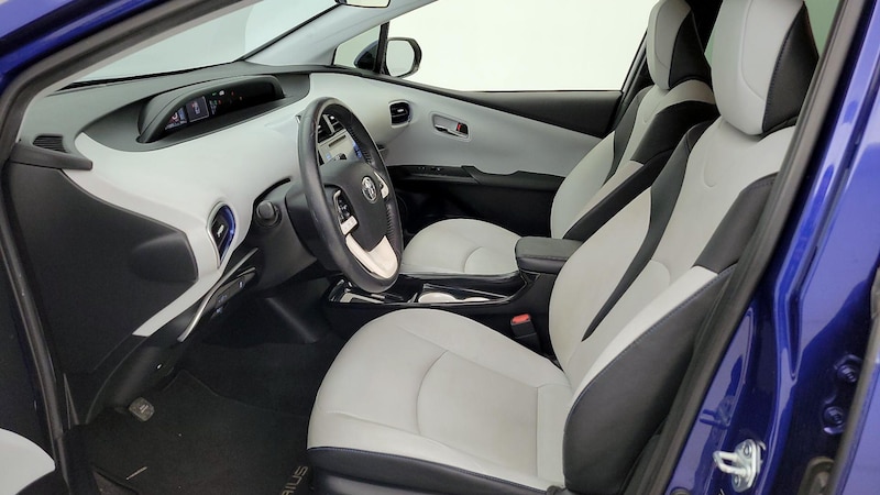 2016 Toyota Prius Three Touring 11