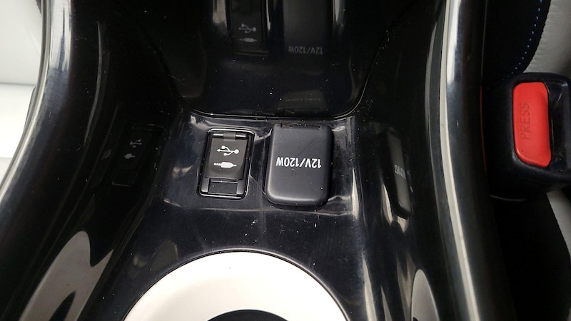 2016 Toyota Prius Three Touring 18