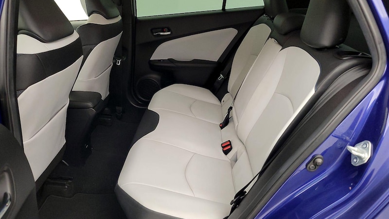 2016 Toyota Prius Three Touring 19