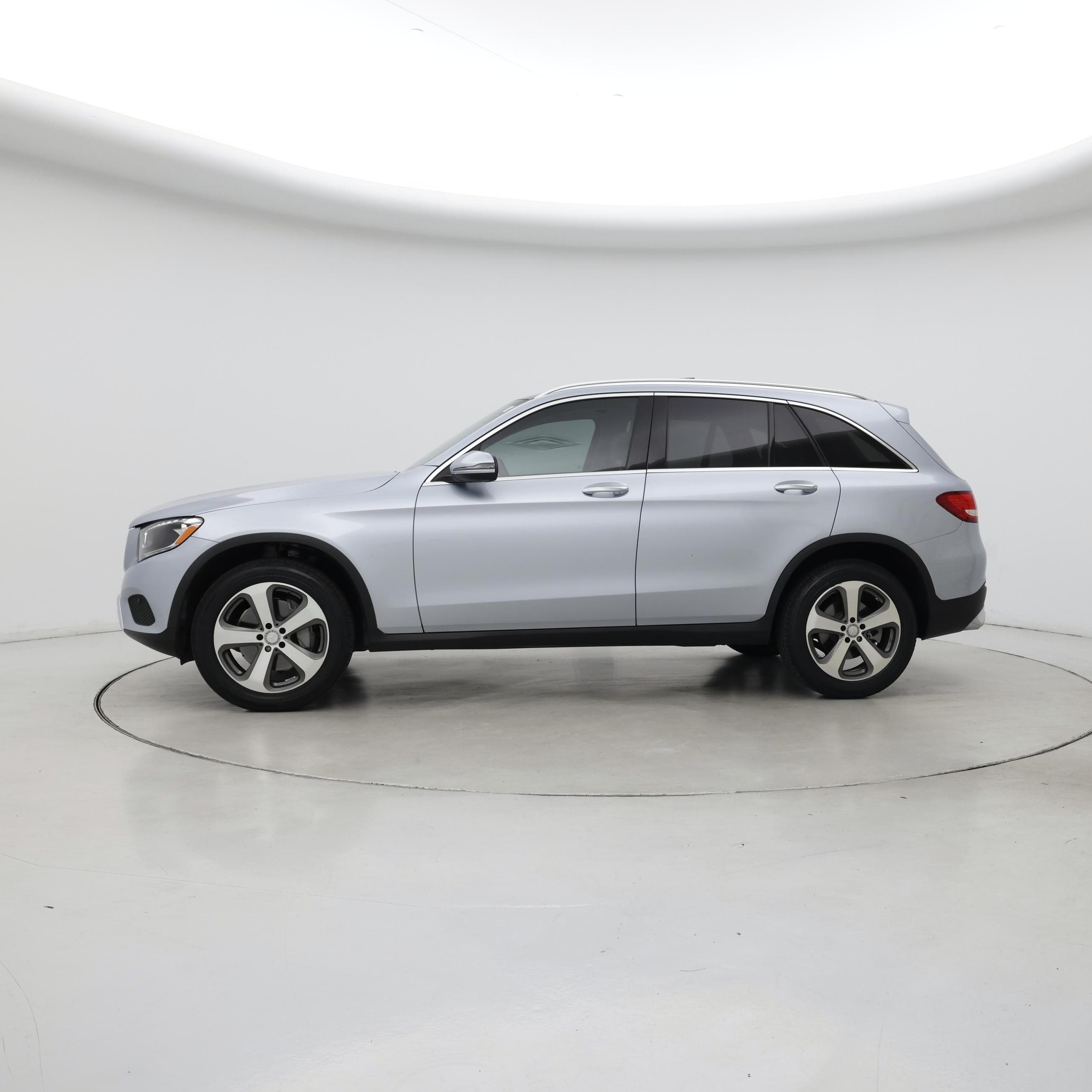 Thumbnail: 2016 Mercedes-Benz GLC - 3