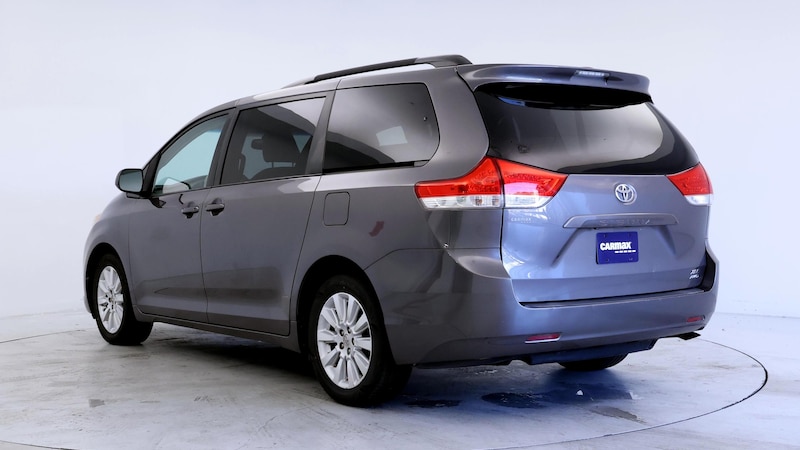 2014 Toyota Sienna XLE 2