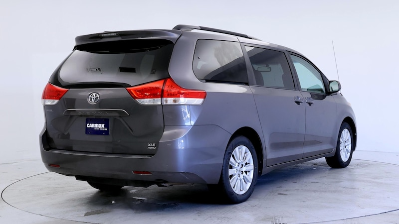 2014 Toyota Sienna XLE 8