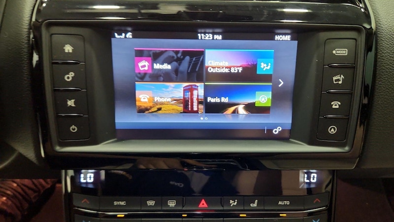 2017 Jaguar XE  14