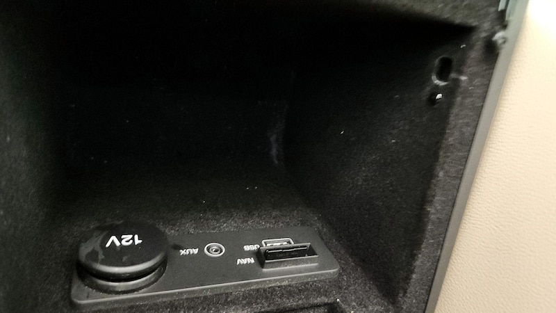 2017 Jaguar XE  17