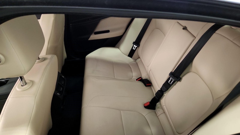 2017 Jaguar XE  19