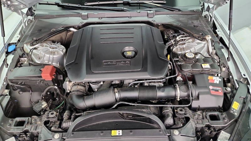 2017 Jaguar XE  21