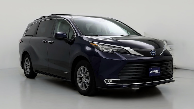 2021 Toyota Sienna XLE Hero Image