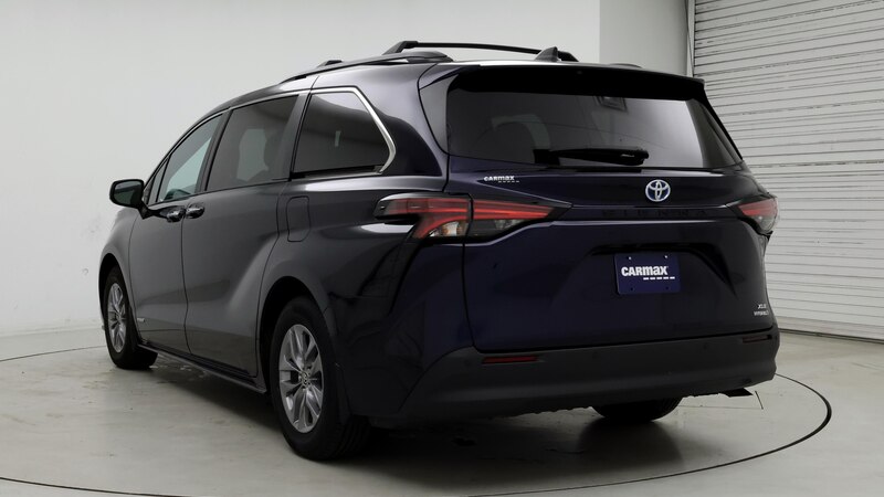 2021 Toyota Sienna XLE 2