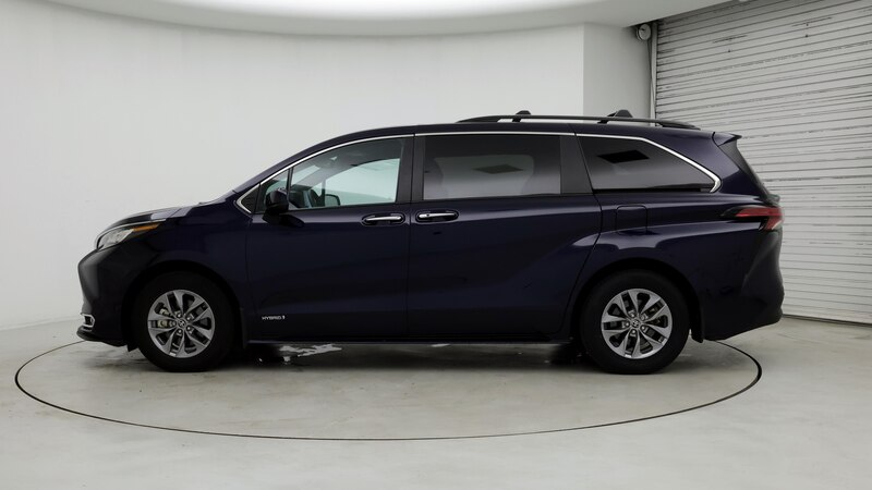 2021 Toyota Sienna XLE 3