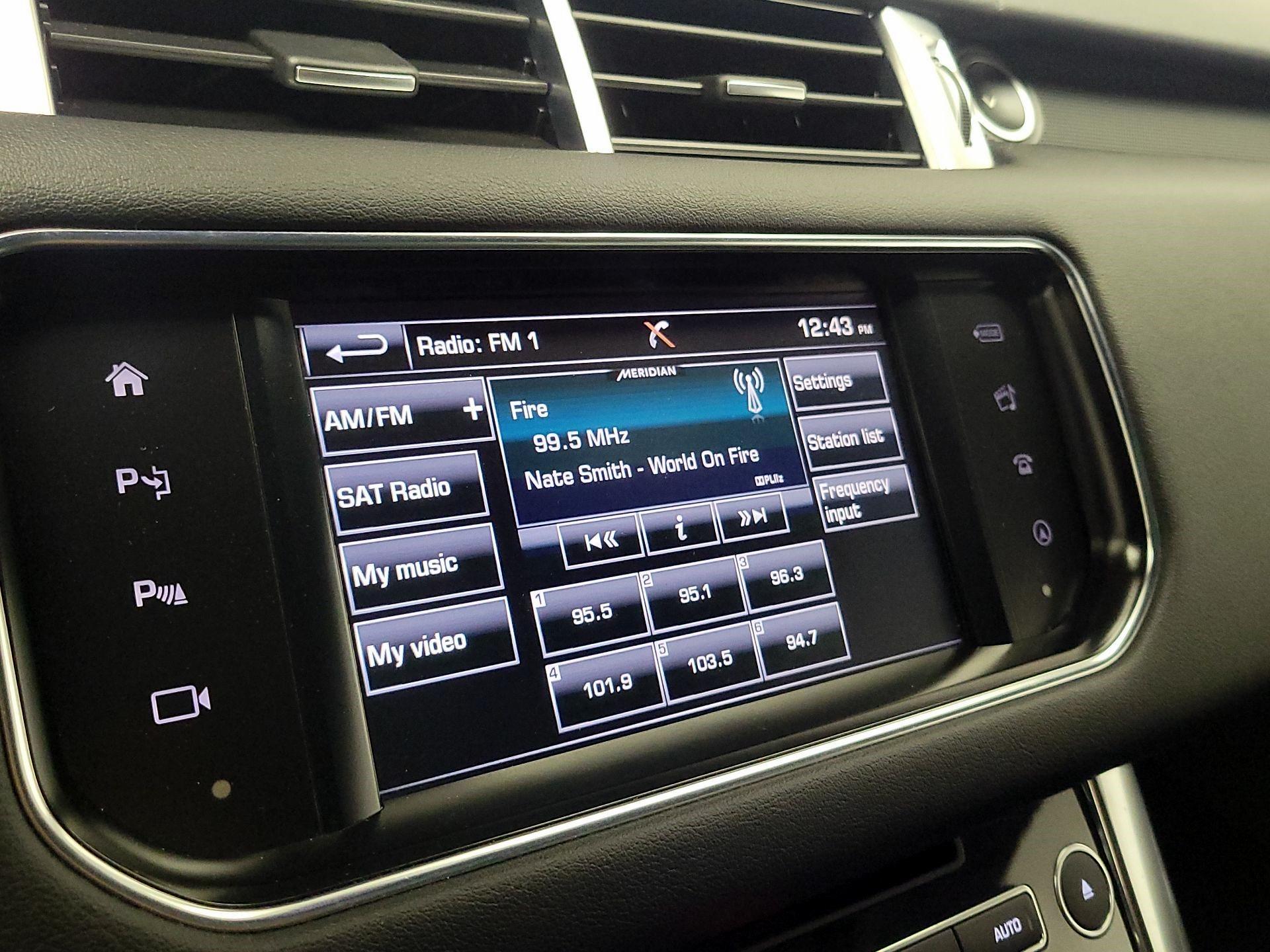 Thumbnail: 2016 Land Rover Range Rover Sport - 16