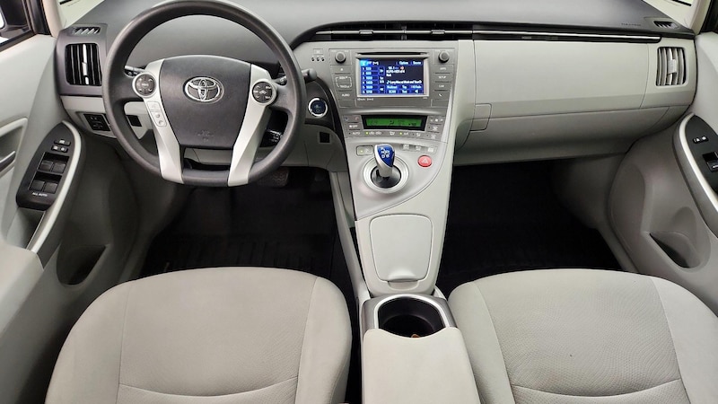 2015 Toyota Prius Three 9