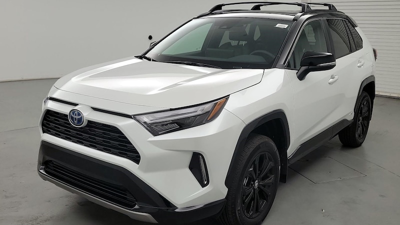 2024 Toyota RAV4 XSE 3