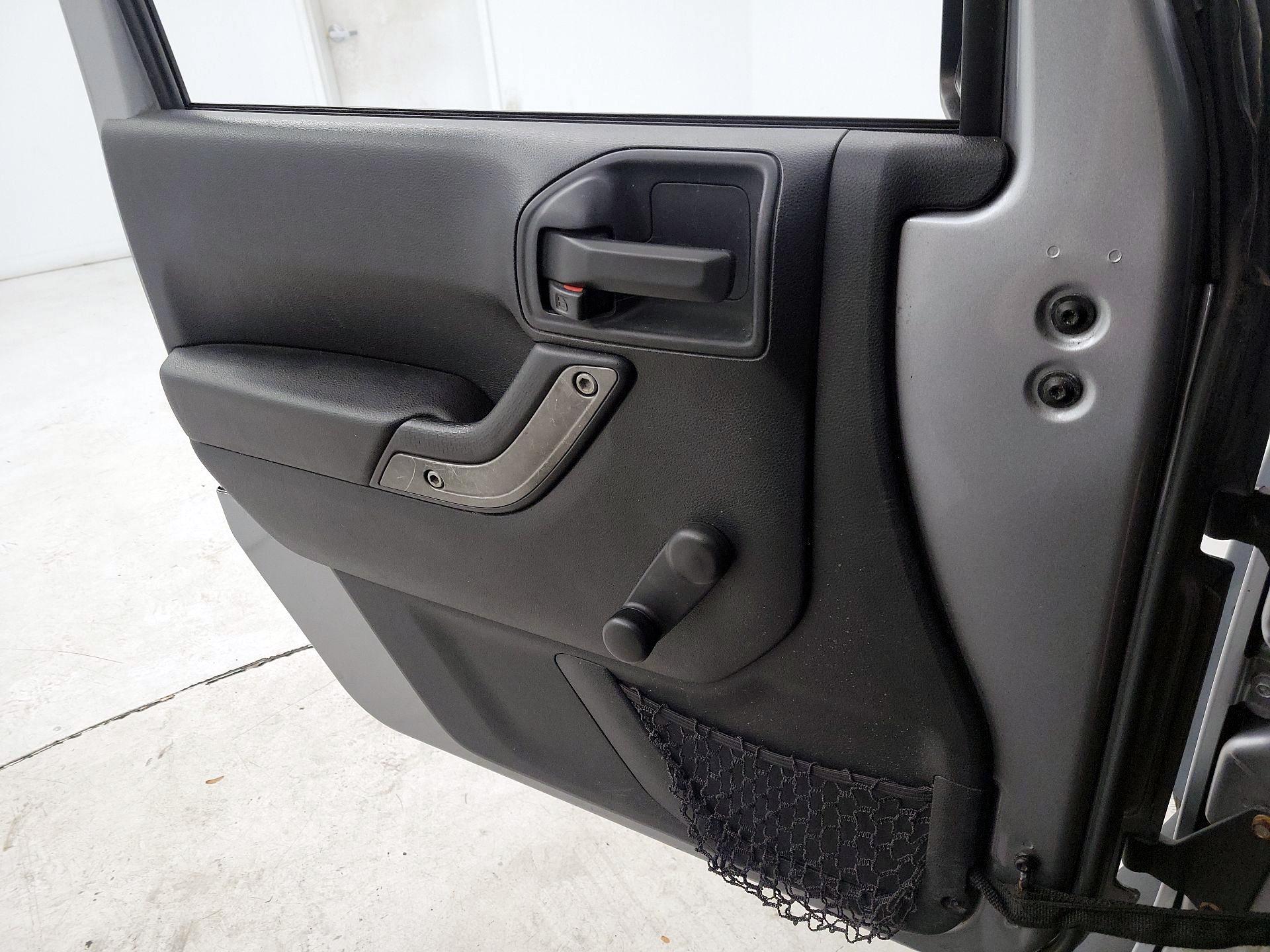 Thumbnail: 2018 Jeep Wrangler - 12
