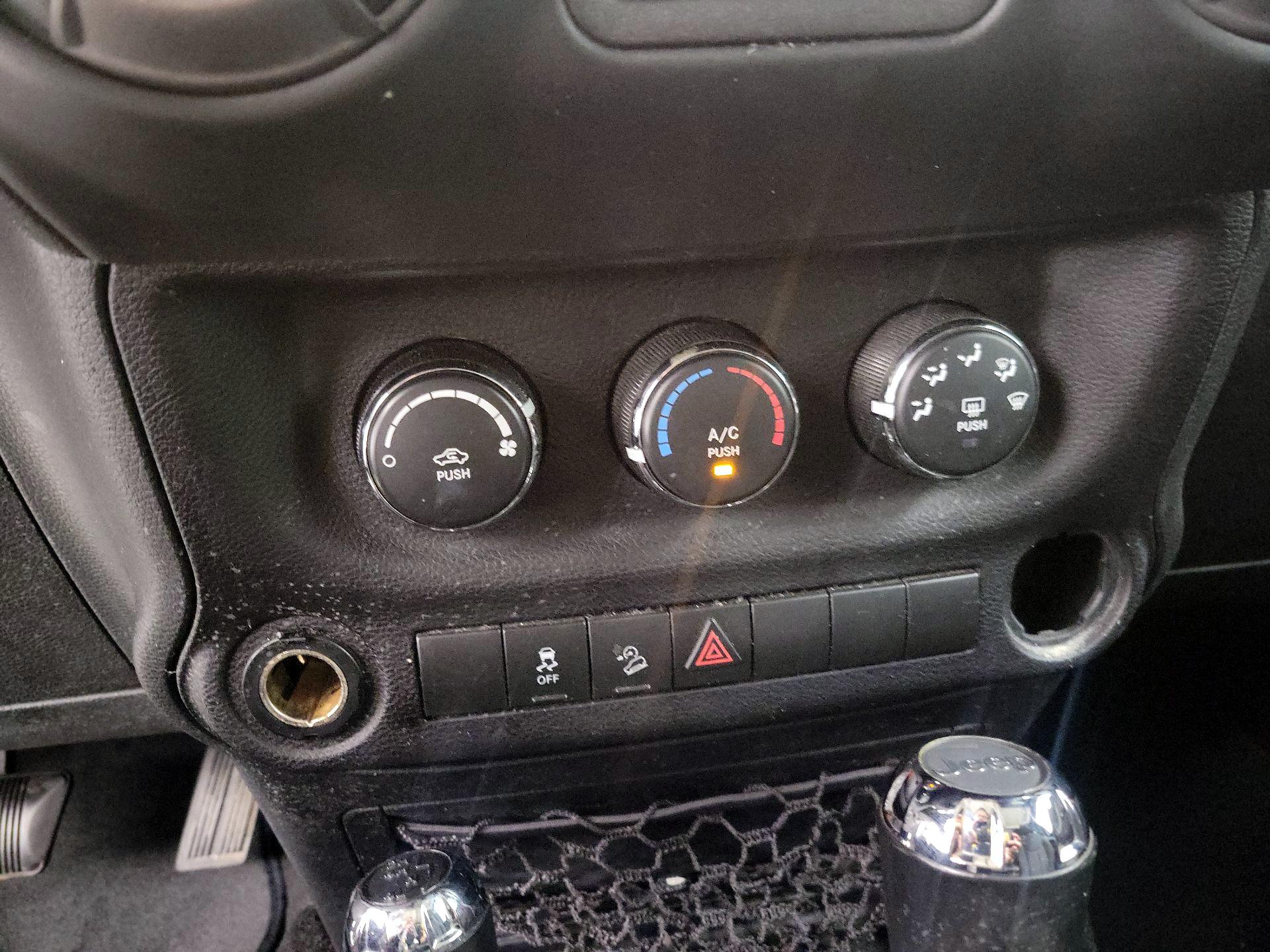 Thumbnail: 2018 Jeep Wrangler - 15