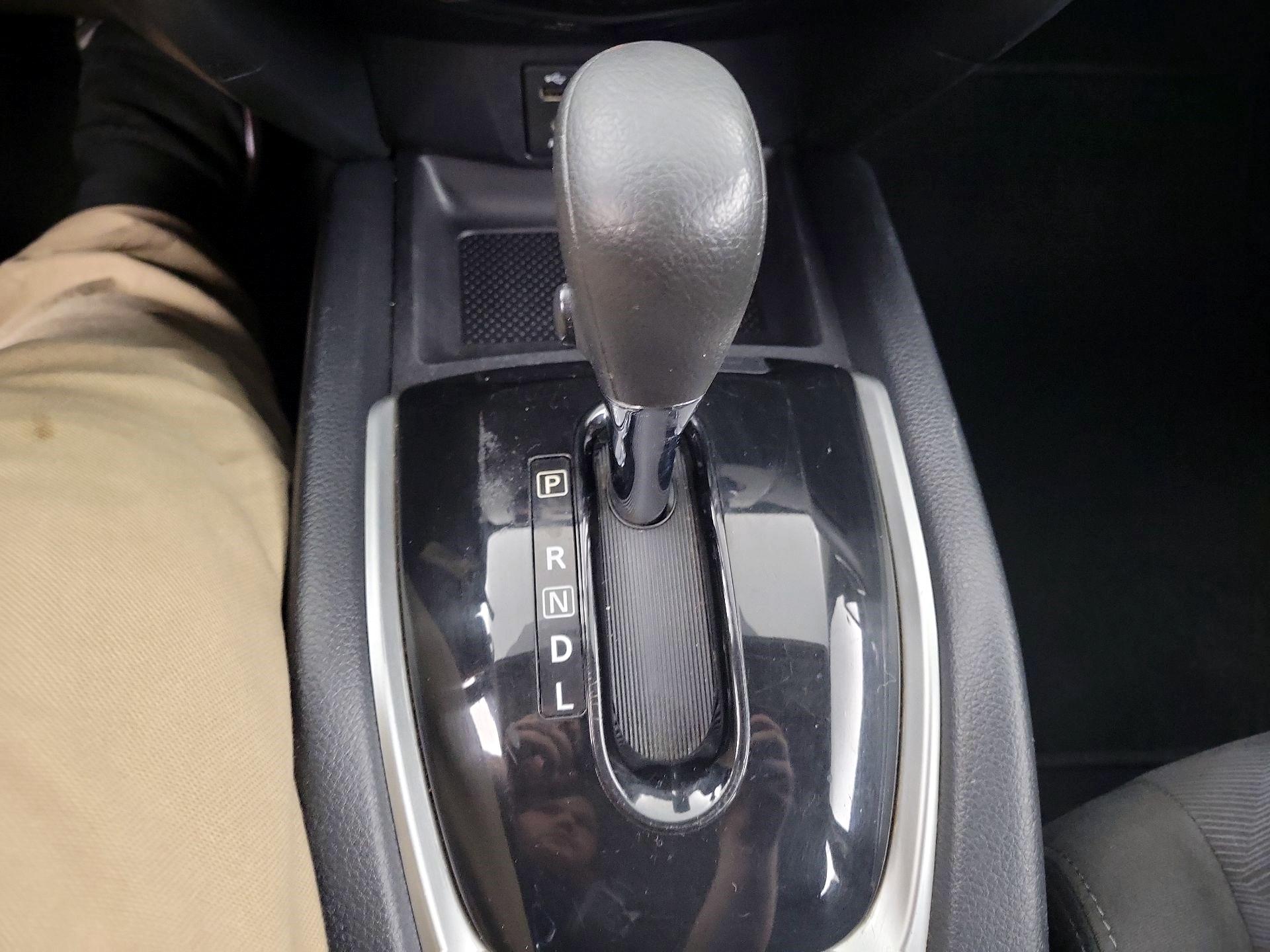Thumbnail: 2015 Nissan Rogue - 15