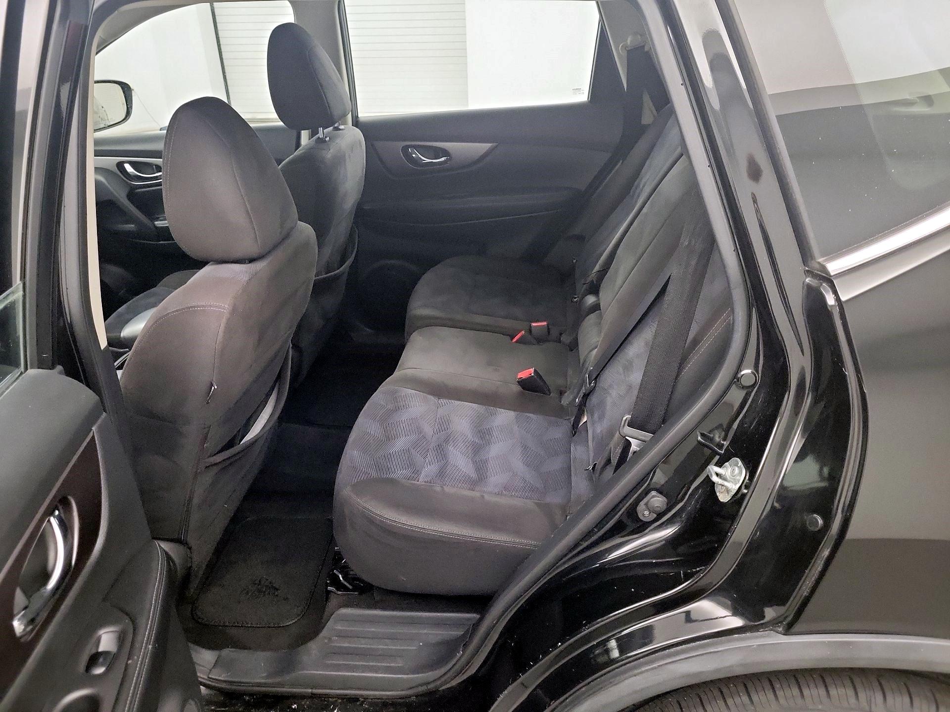 Thumbnail: 2015 Nissan Rogue - 17