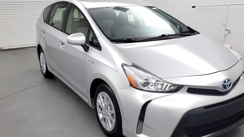 2017 Toyota Prius v Two Hero Image