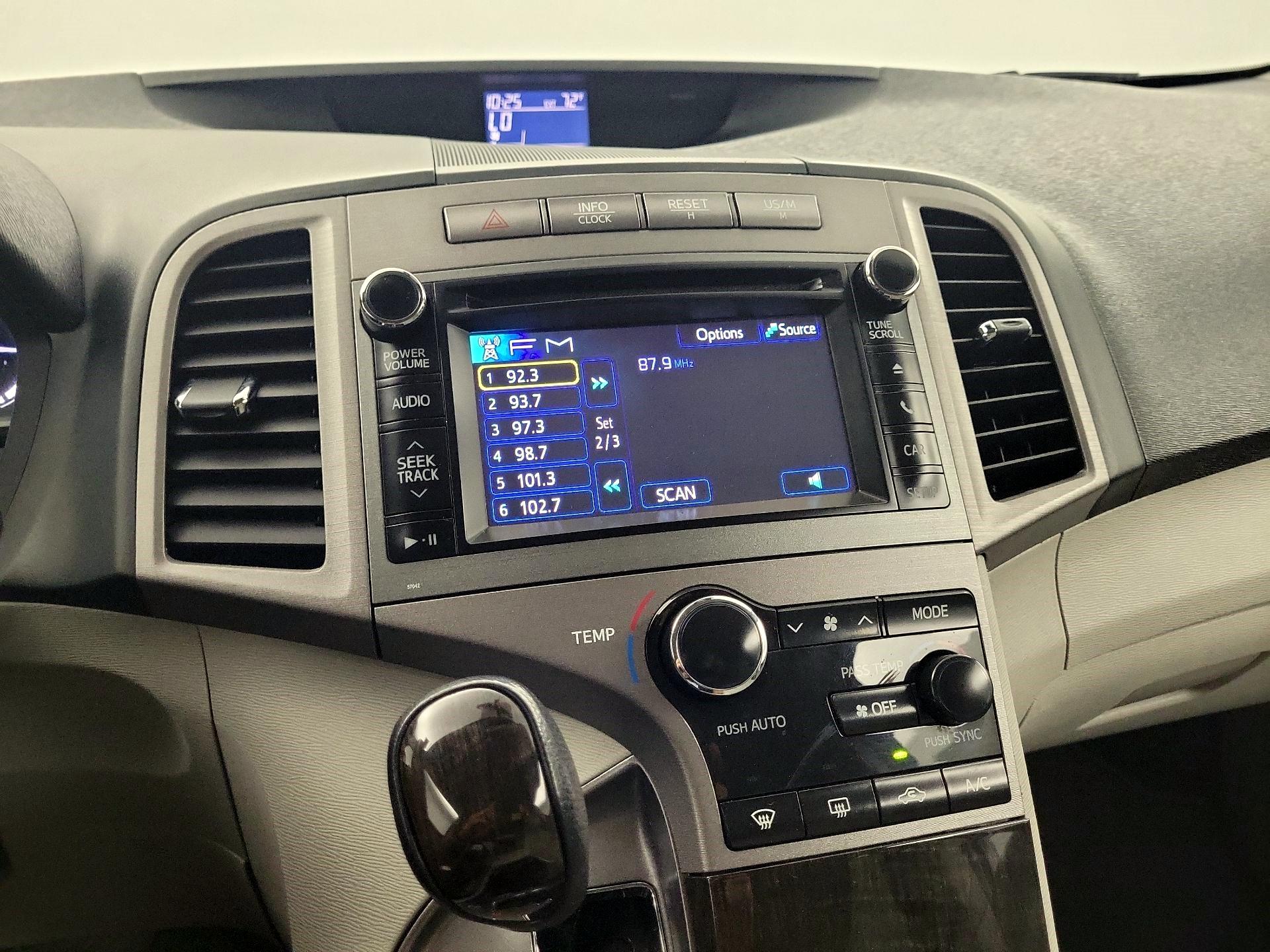 Thumbnail: 2013 Toyota Venza - 11
