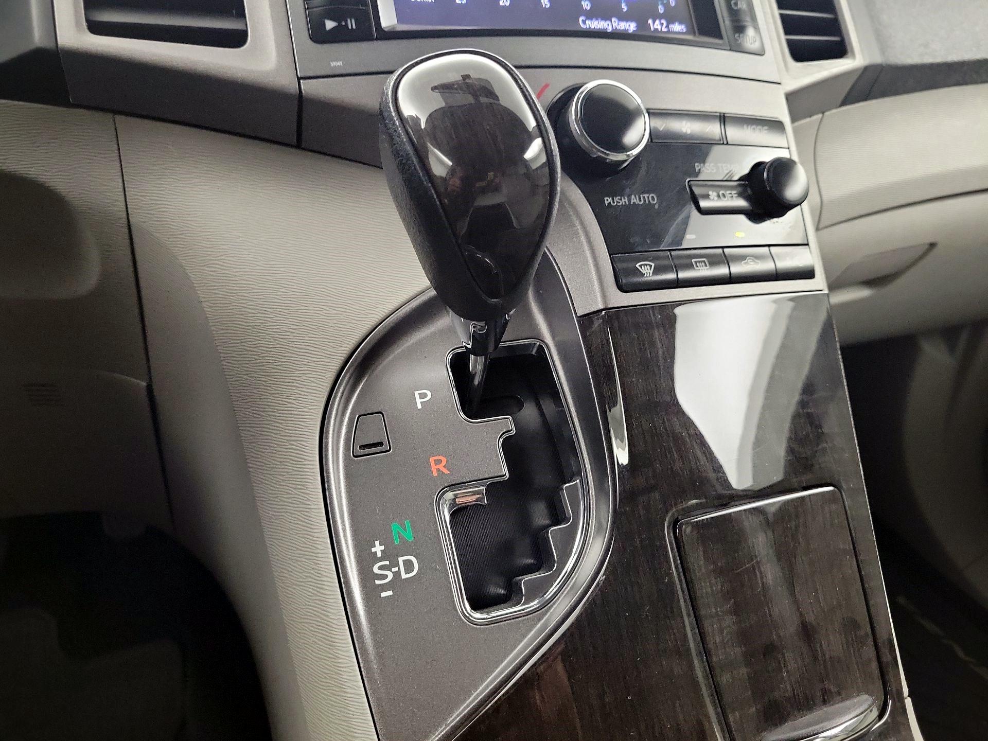 Thumbnail: 2013 Toyota Venza - 13