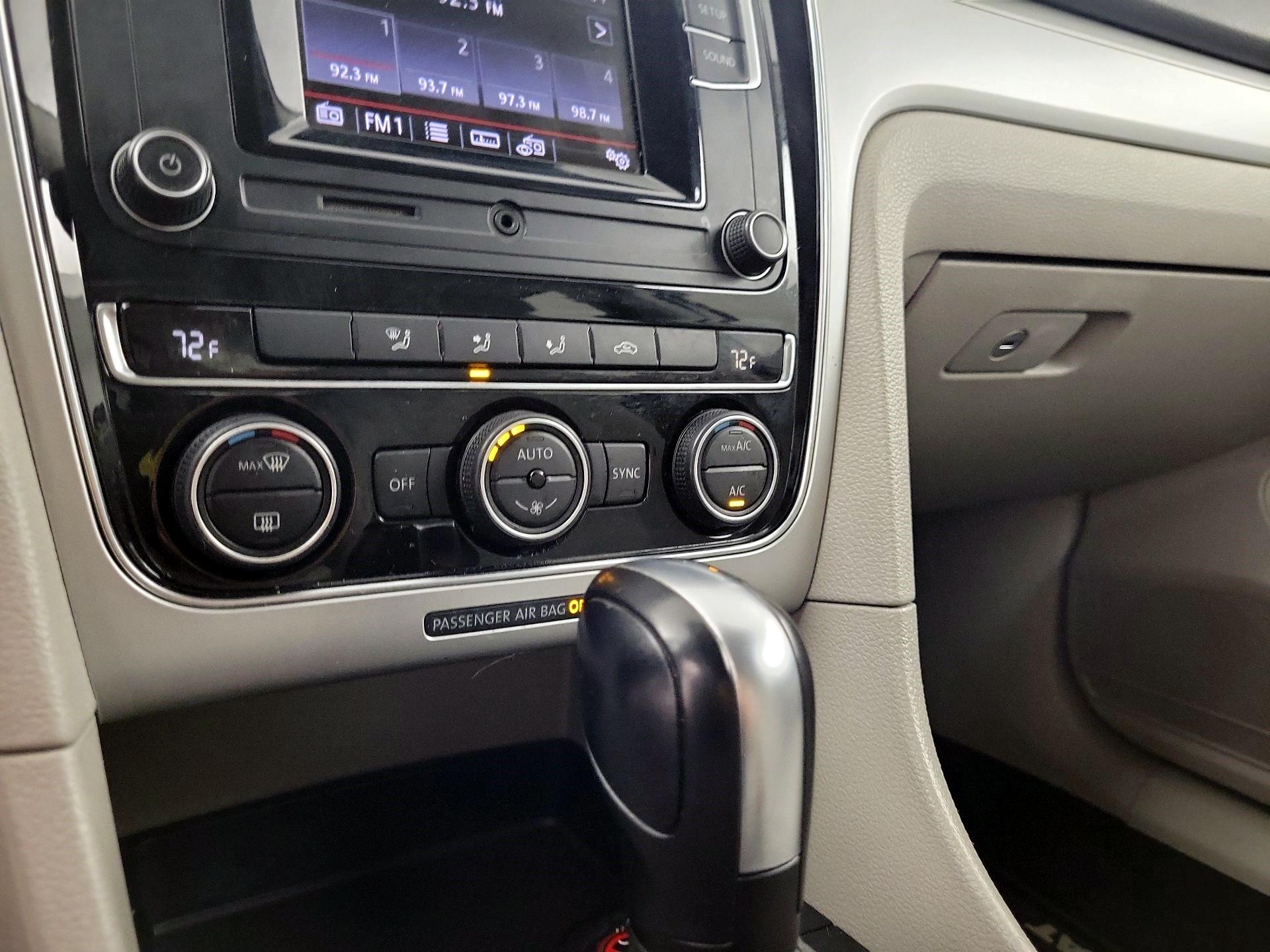 Thumbnail: 2016 Volkswagen Passat - 14