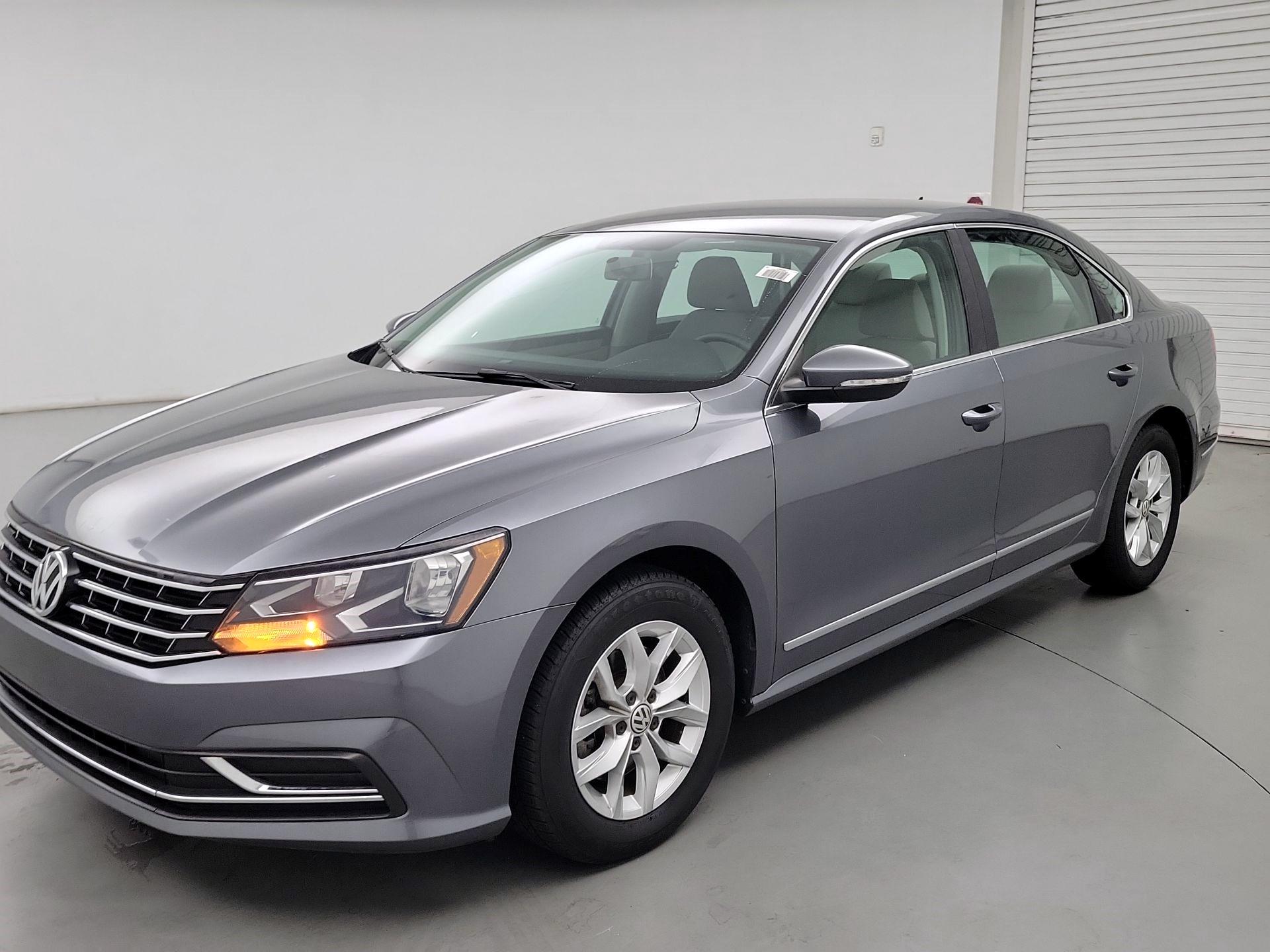 Thumbnail: 2016 Volkswagen Passat - 3