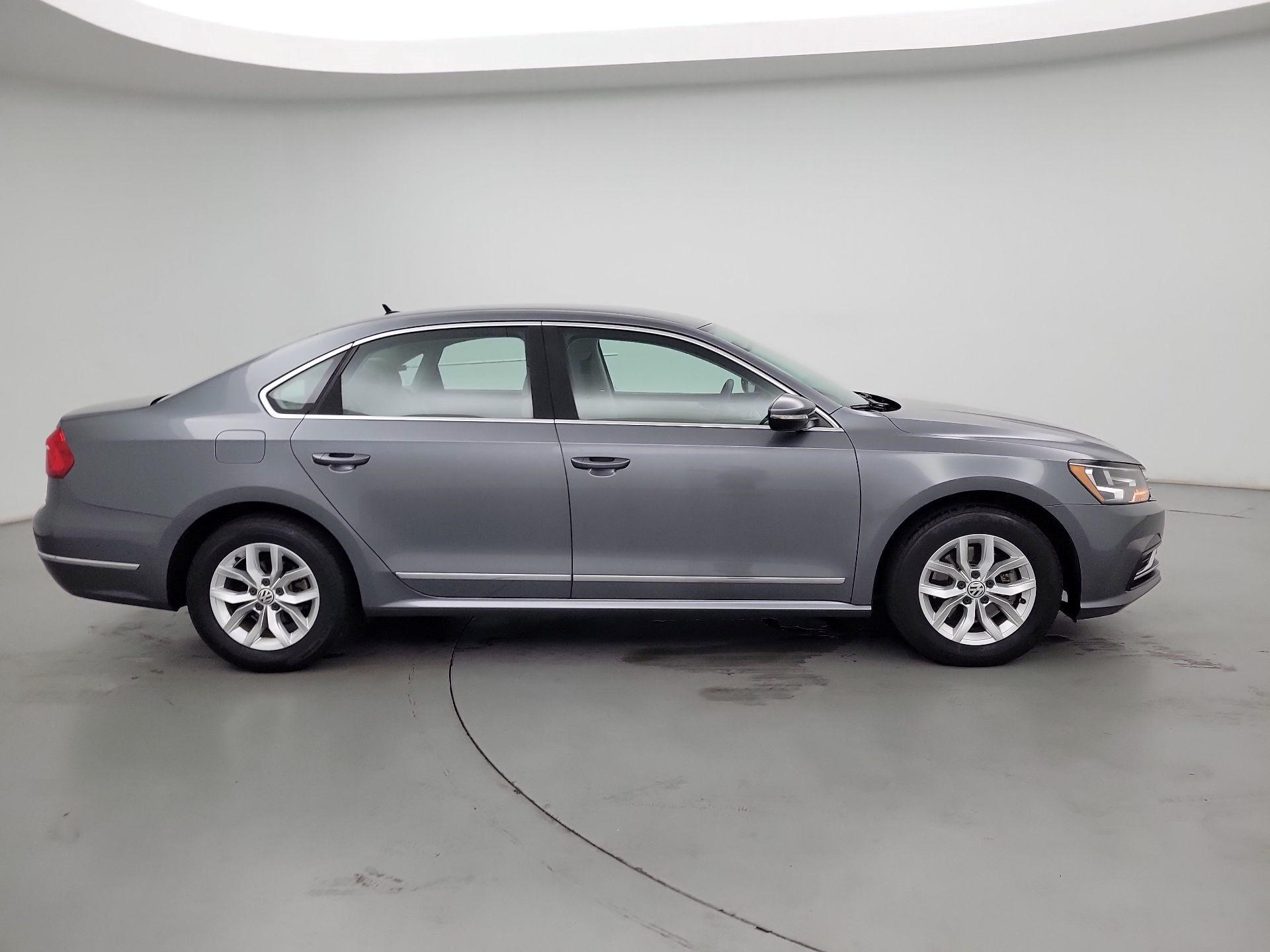 Thumbnail: 2016 Volkswagen Passat - 4