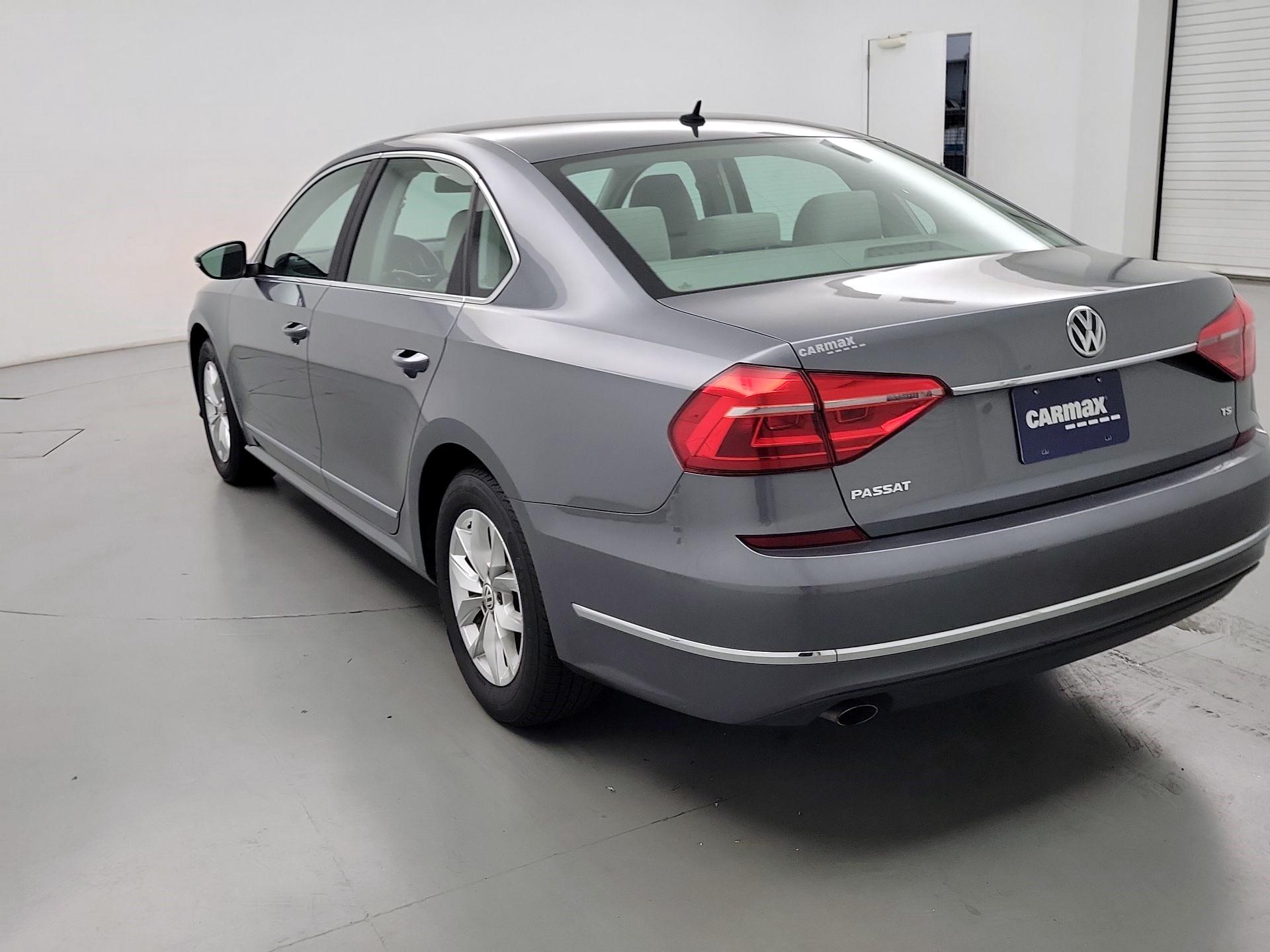 Thumbnail: 2016 Volkswagen Passat - 7