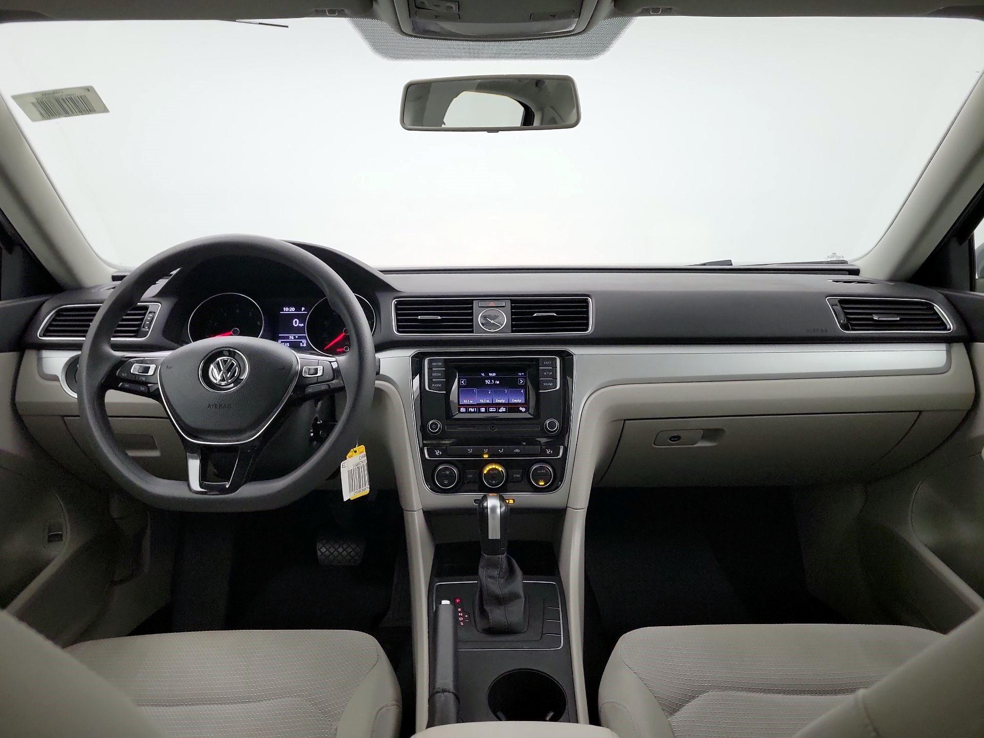 Thumbnail: 2016 Volkswagen Passat - 8